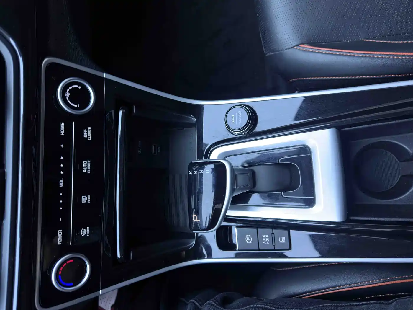 Kia Seltos 2023 1.5L CVT Luxury Edition фото 14
