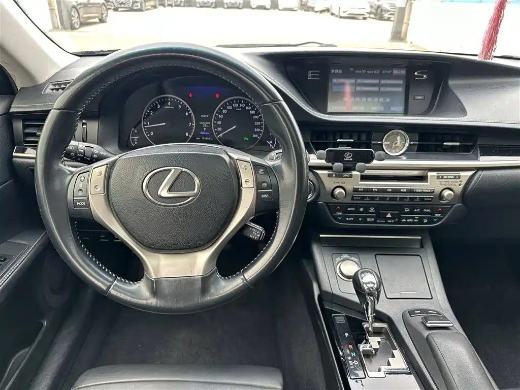 Lexus ES 2013 250 Elite Edition фото 7