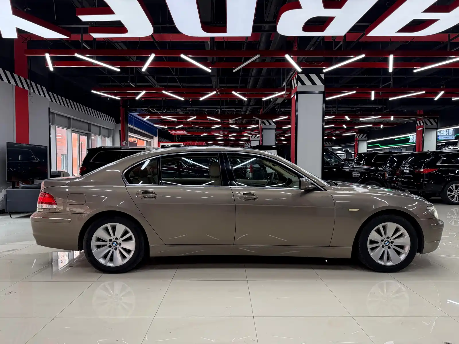 Фото 8 - BMW 7 Series