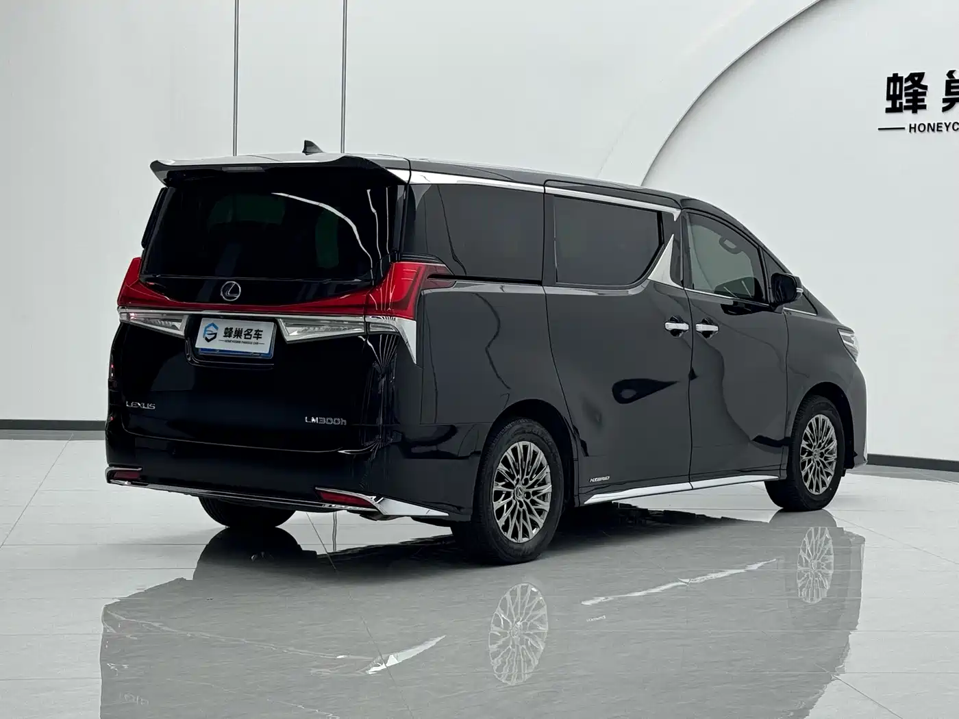 Lexus LM 2020 300h 4-Seat Imperial Edition фото 18