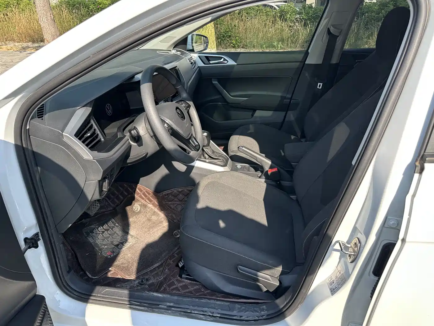 Volkswagen Polo 2021 Plus 1.5L Automatic Panorama Enjoyment Edition фото 9