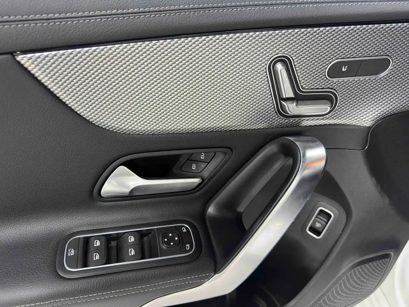 Mercedes-Benz A-Class 2023 A 180 L фото 21