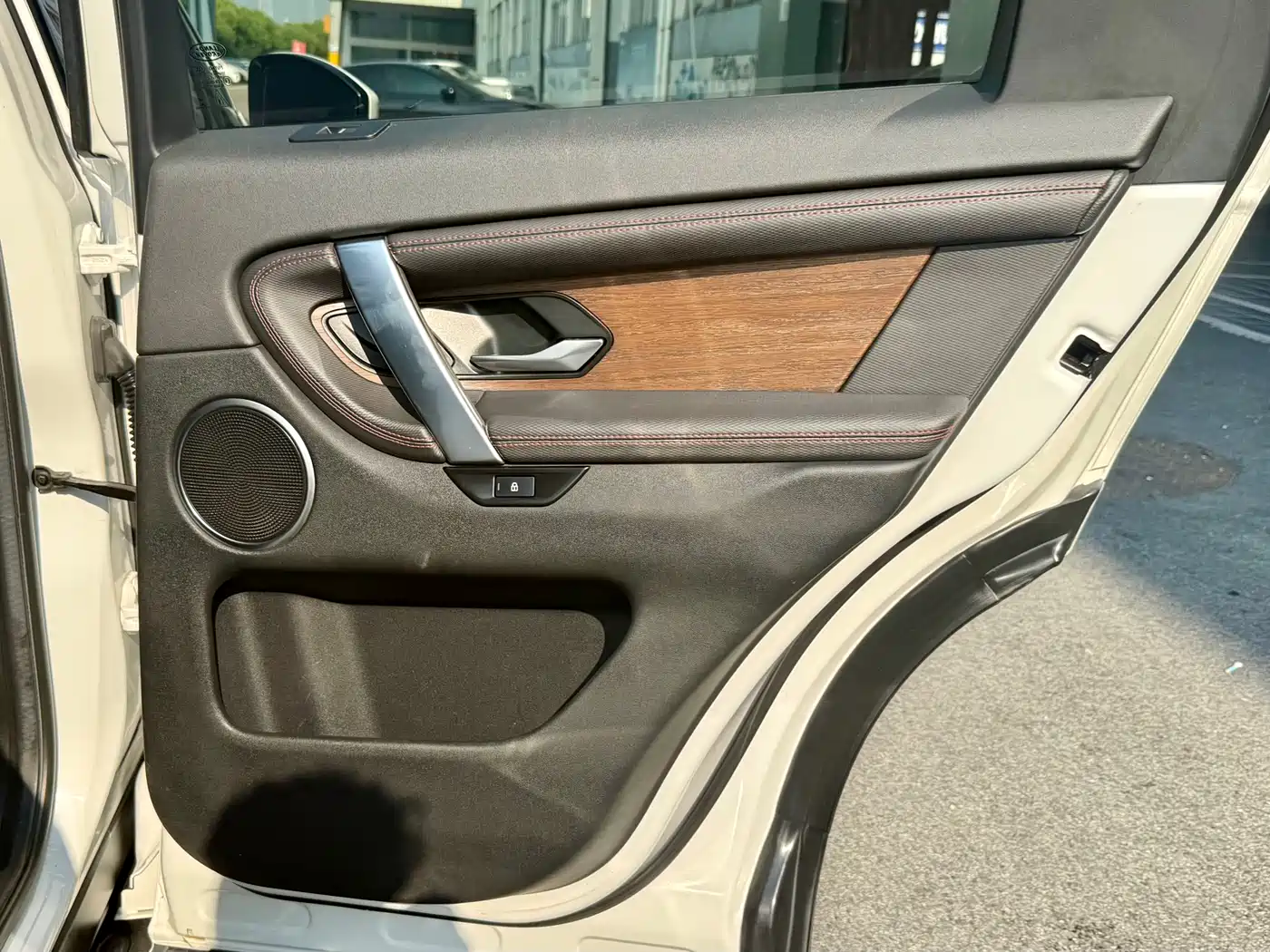 Land Rover Discovery Sport 2022 Model 249PS R-Dynamic SE Performance Tech Edition 5-Seater фото 12
