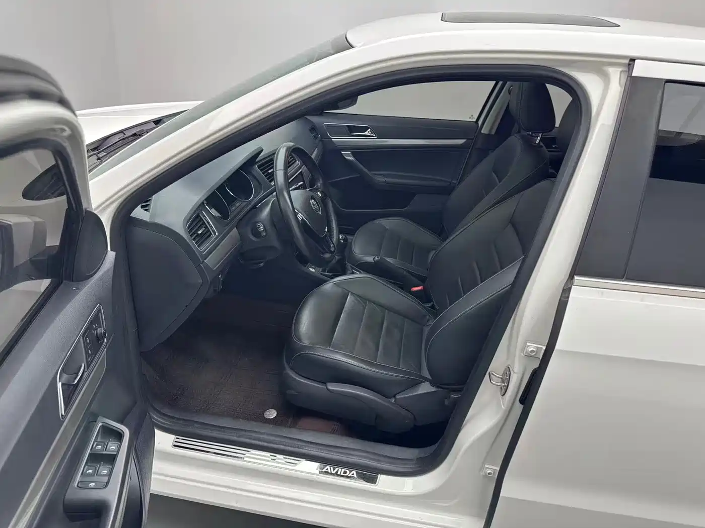 Volkswagen Lavida 2017 1.6L Manual Comfort Edition фото 5
