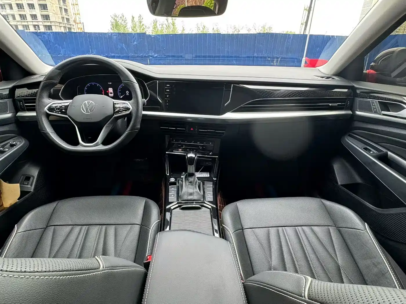 Volkswagen Passat 2022 330TSI Starlight Luxury Edition фото 8