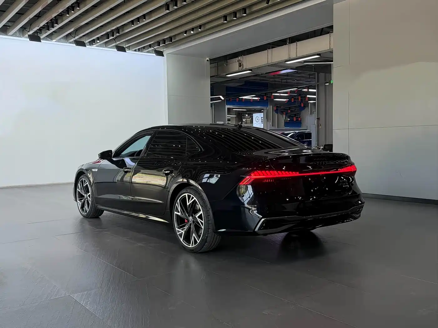 Audi A7L 2025 Model Year 45 TFSI quattro Black Knight Edition фото 21