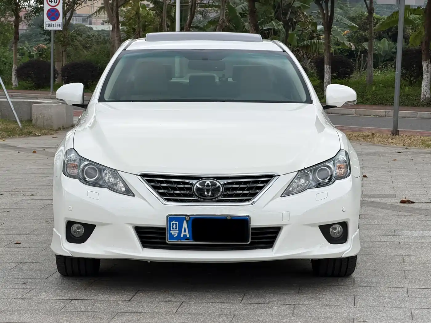 Toyota Reiz 2010 3.0V Style Flagship Navigation Edition фото 2