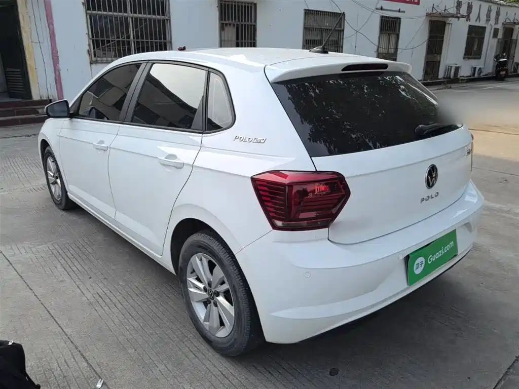 VOLKSWAGEN POLO