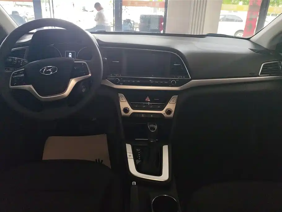Hyundai Elantra 2016 Model 1.6L Automatic Smart Elite фото 12