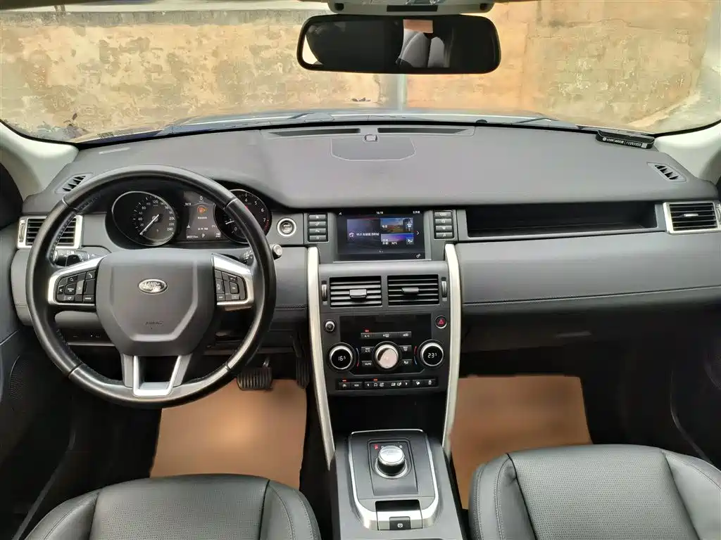 Land Rover Discovery Sport 2017 2.0T SE фото 9
