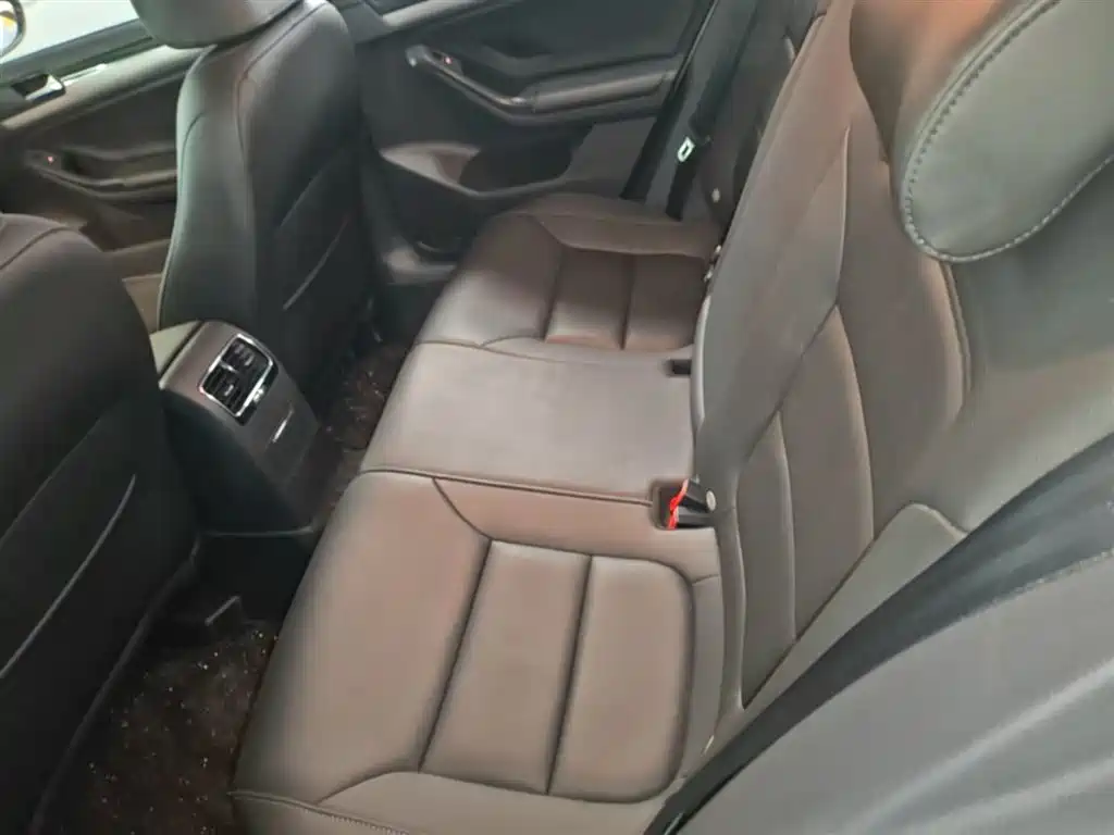 Volkswagen Sagitar 2018 180TSI DSG Premium Edition фото 17