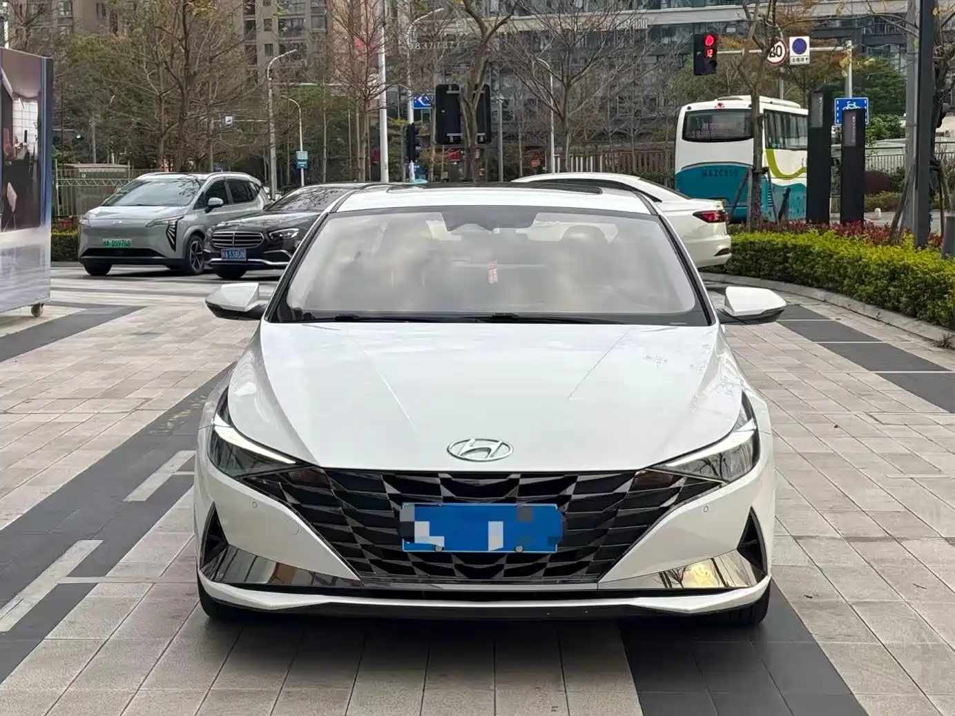 Hyundai Elantra 2022 1.5L CVT LUX Premium Edition
