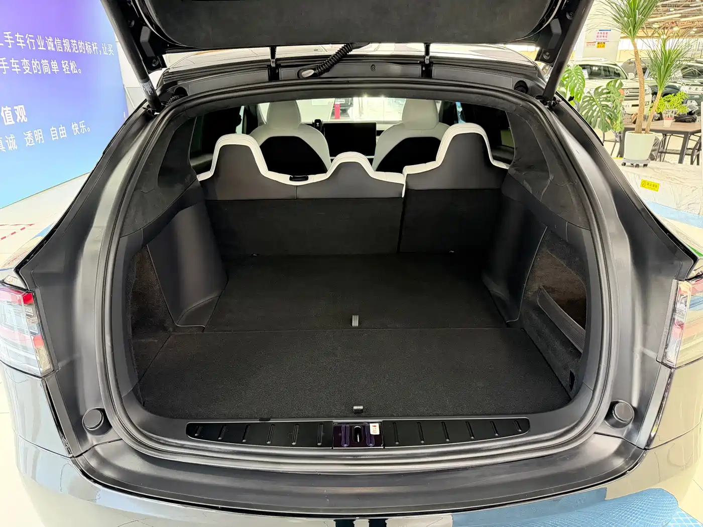 Tesla Model X 2023 Dual Motor All-Wheel Drive Edition фото 26