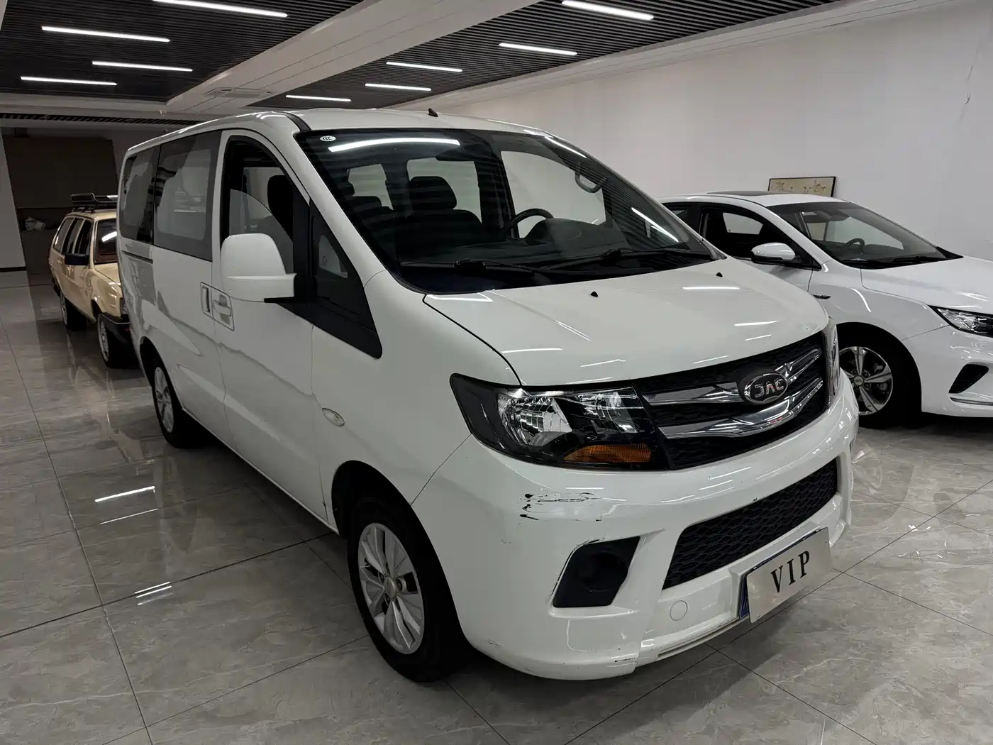 Photo 3 - JAC Refine M3