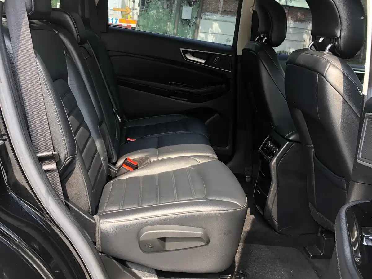 Ford Edge 2018 2018 EcoBoost 245 FWD Platinum 7-seater China V