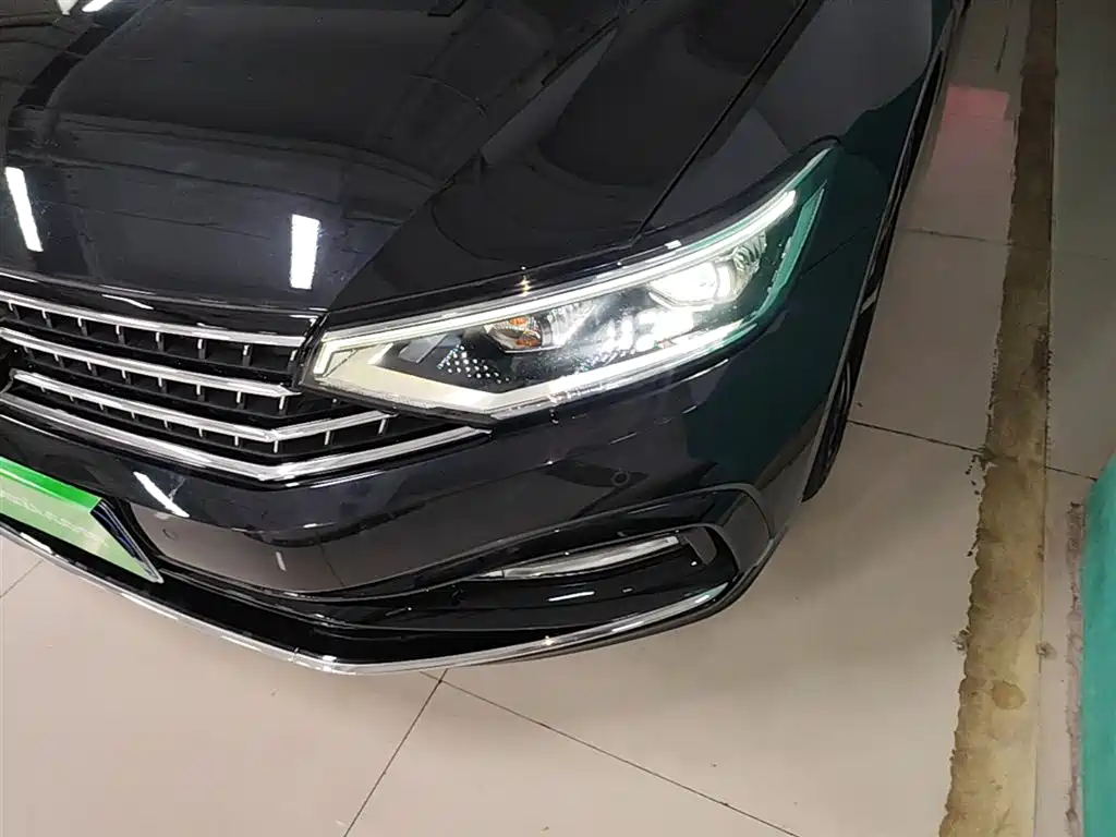 Volkswagen Magotan 2023 Model 2 Million Commemorative Edition 330TSI DSG Luxury фото 18