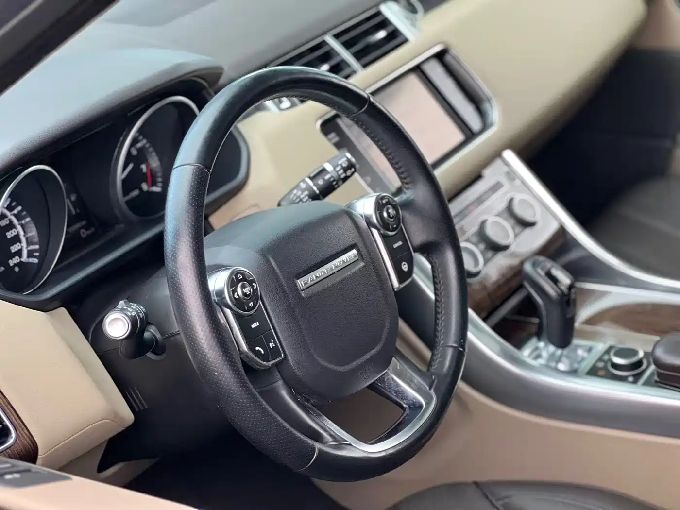 Land Rover Range Rover Sport фото 10