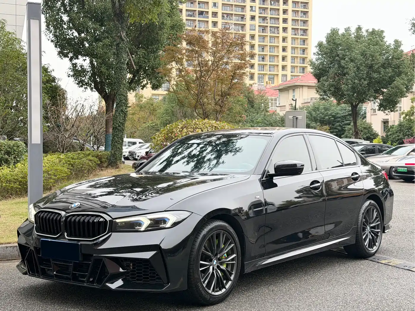 BMW 3 Series 2023 325i M Sport Black Night Package