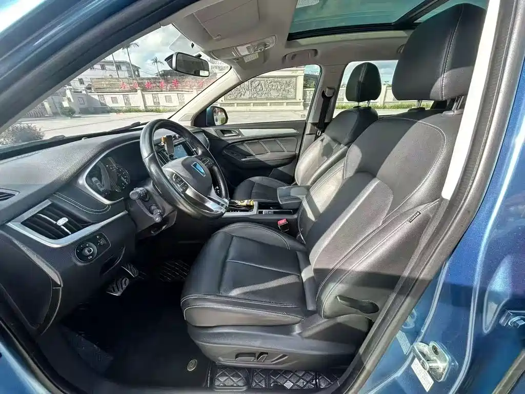 Фото 15 - Roewe RX5