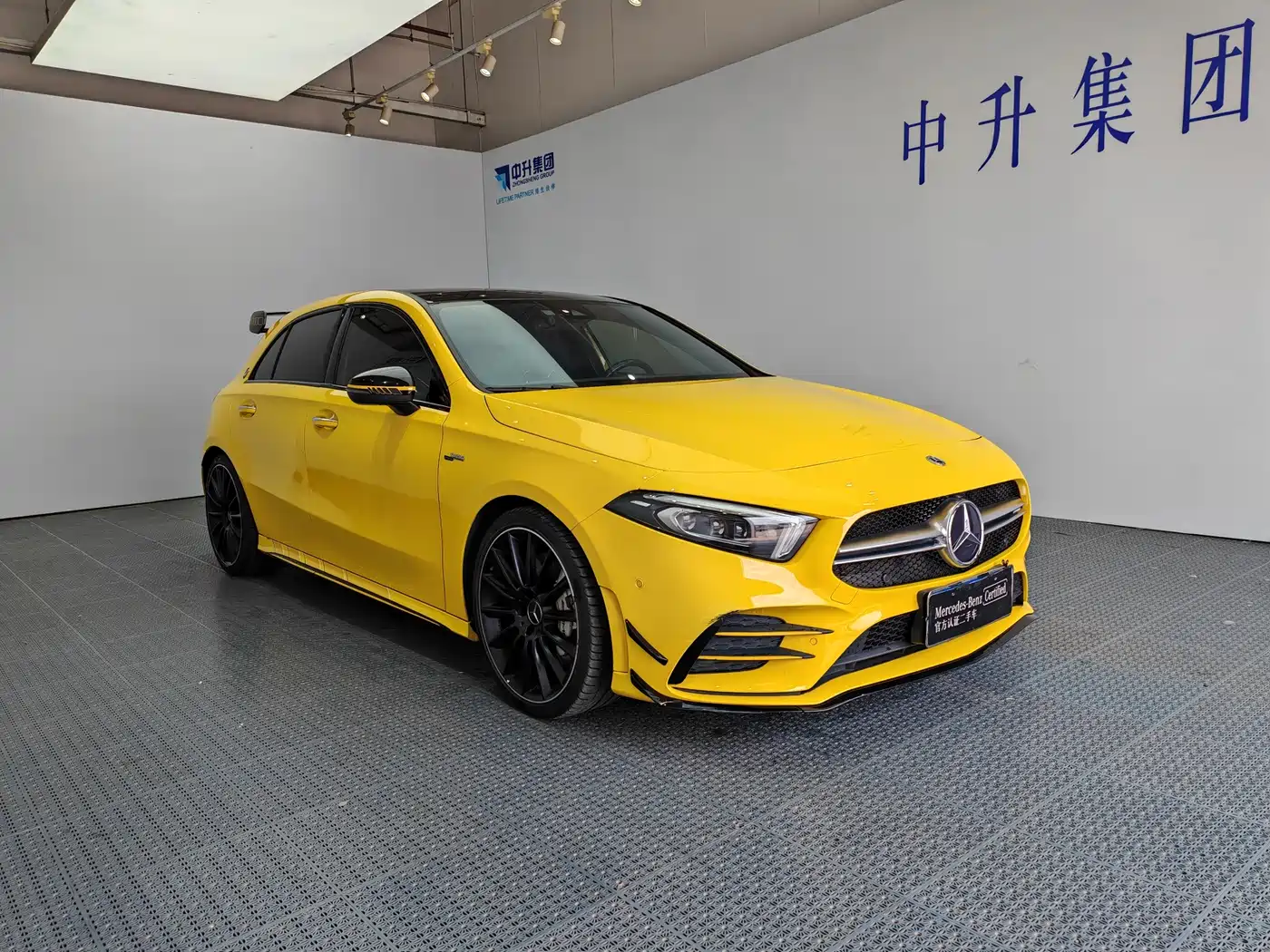 Mercedes-Benz A-Class AMG (Import) 2023 AMG A 35 4MATIC Sun Edition фото 3