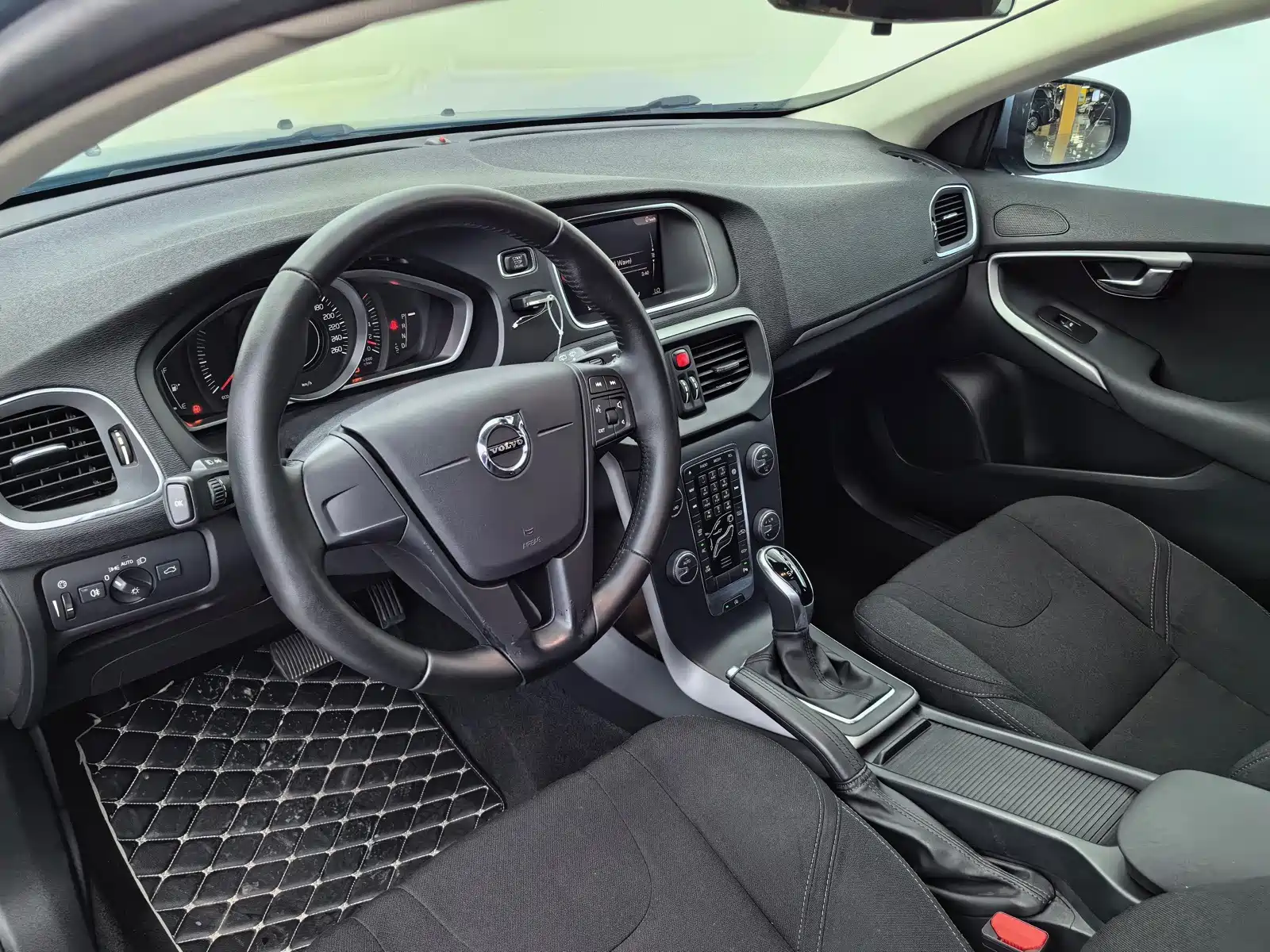 Photo 16 - Volvo V40