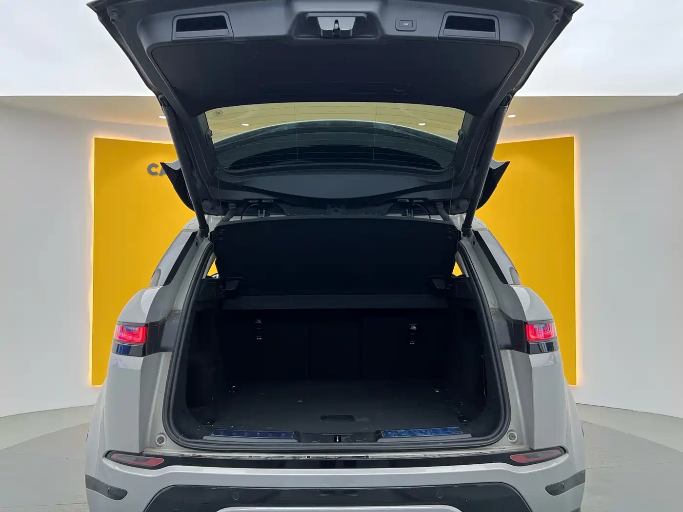 Land Rover Range Rover Evoque New Energy 2022 Range Rover Evoque L P300e Plug-in Hybrid фото 26