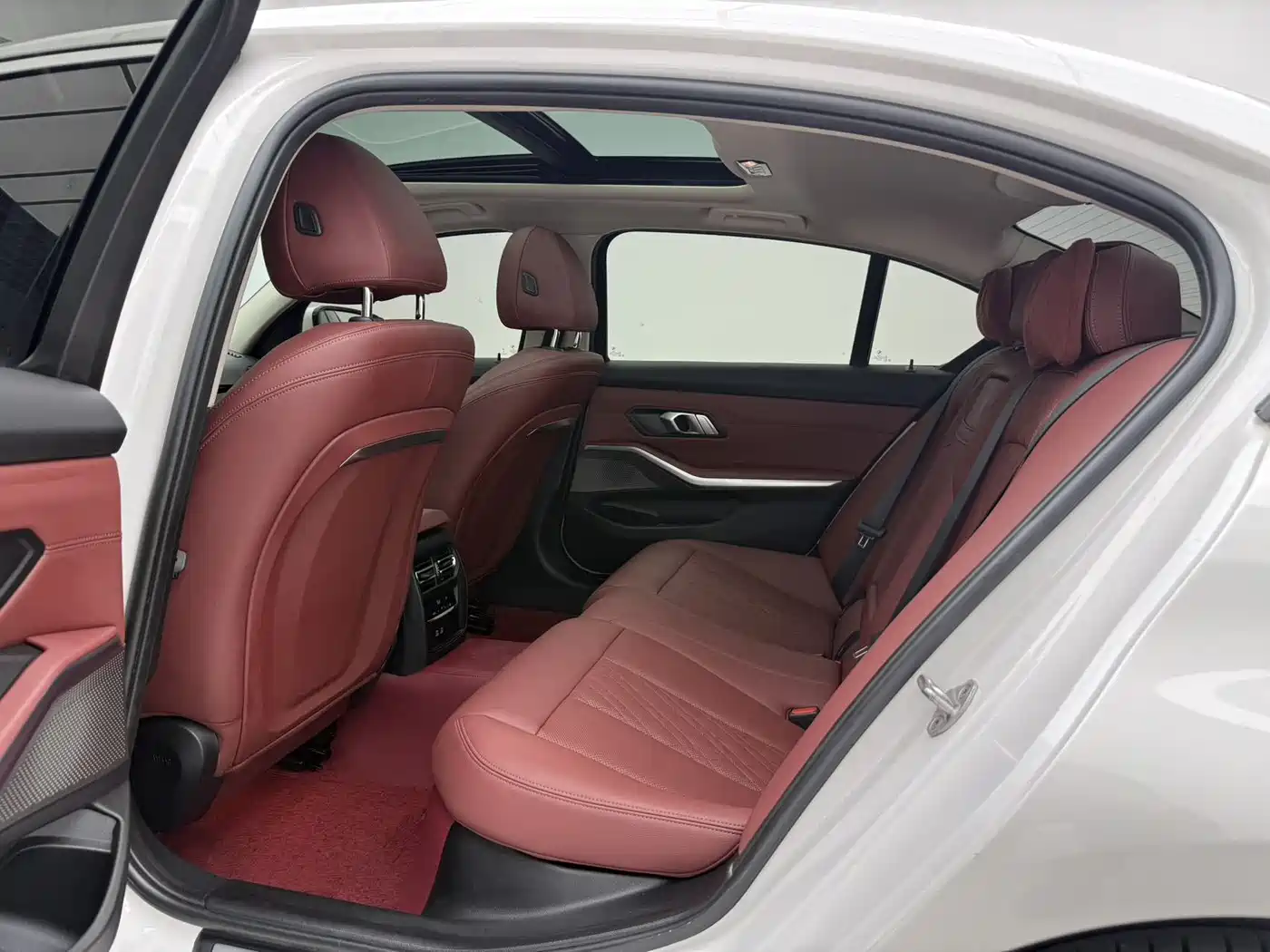 BMW 3 Series 2023 320Li M Sport Package фото 16