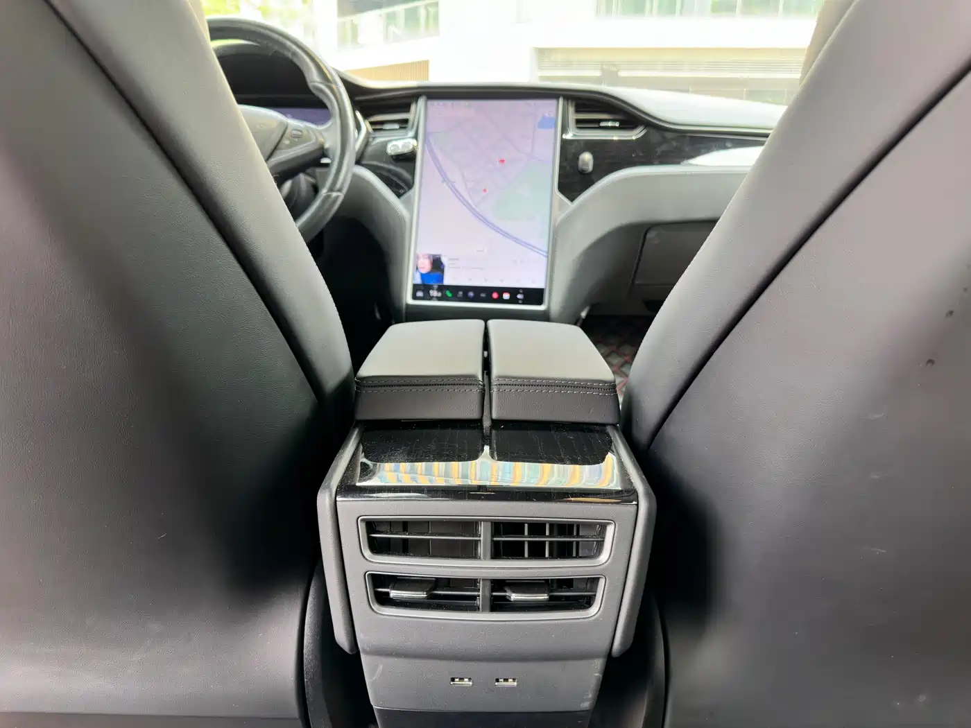 Фото 18 - Tesla Model X