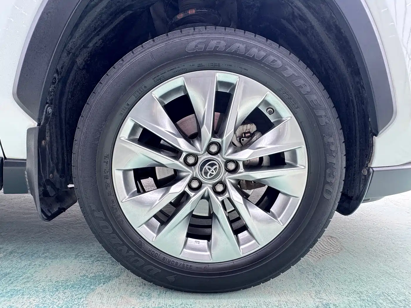 Toyota Wildlander 2020 2.0L CVT 2WD Premium фото 15