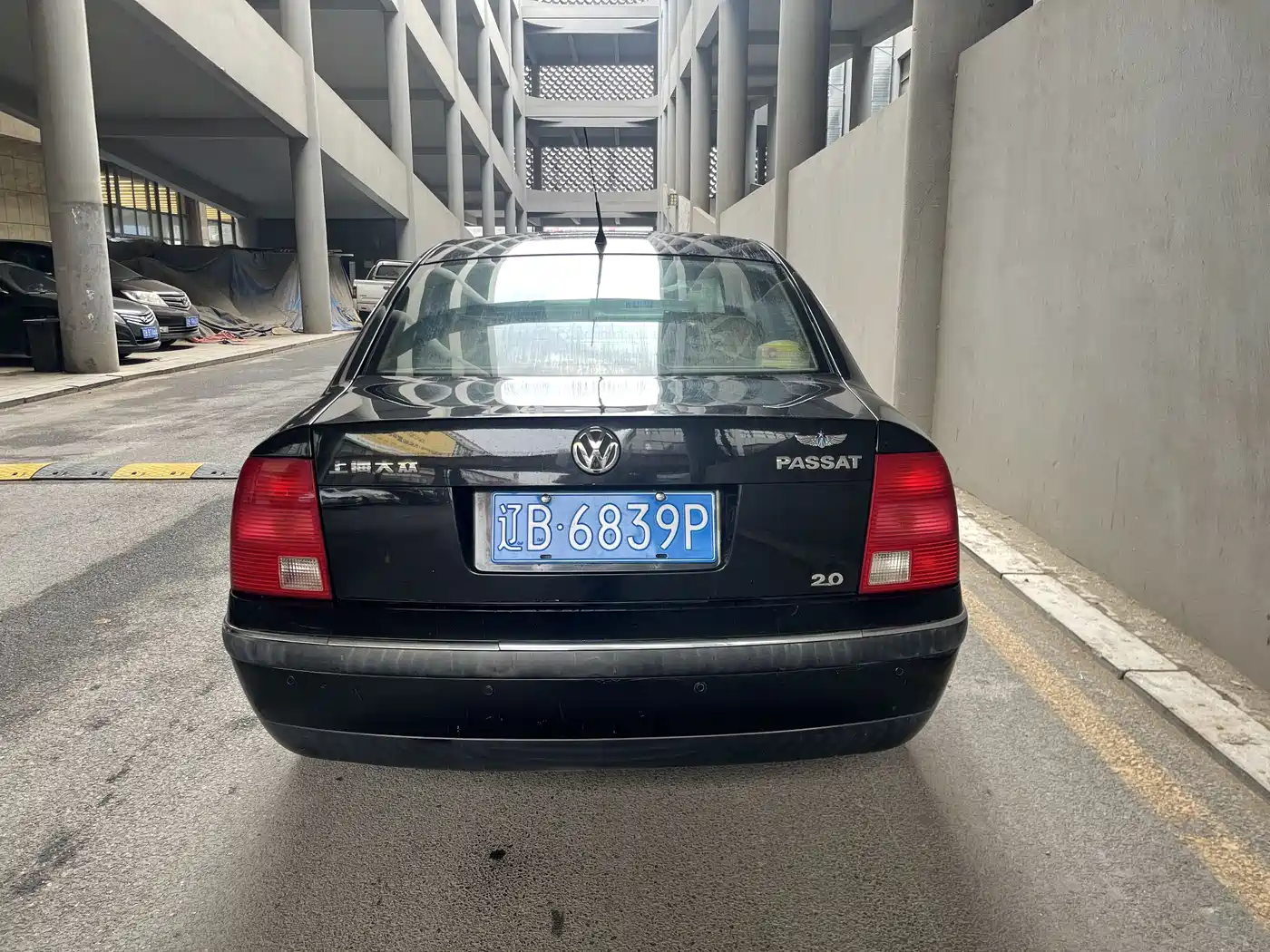 Volkswagen Passat 2004 Model 2.0L Manual Base фото 8