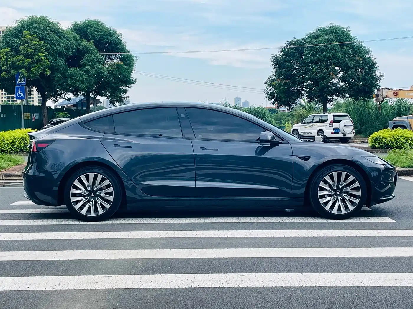 Фото 4 - Tesla Model 3