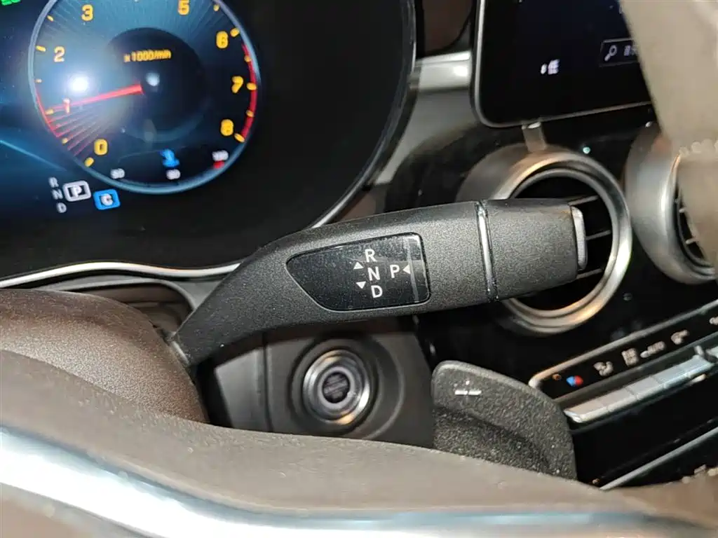 MERCEDES-BENZ GLC
