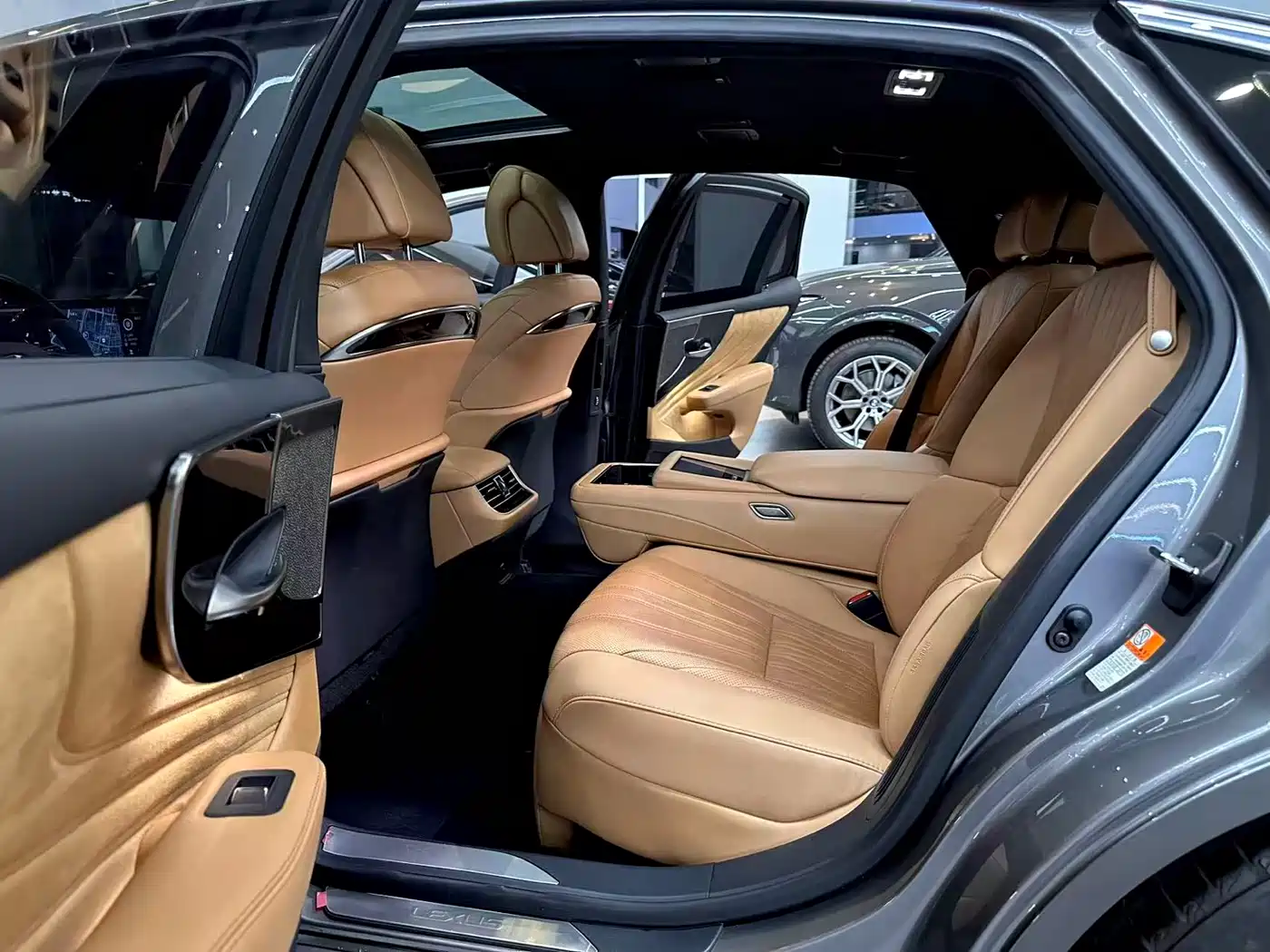 Lexus LS 2021 500h Luxury Edition фото 7