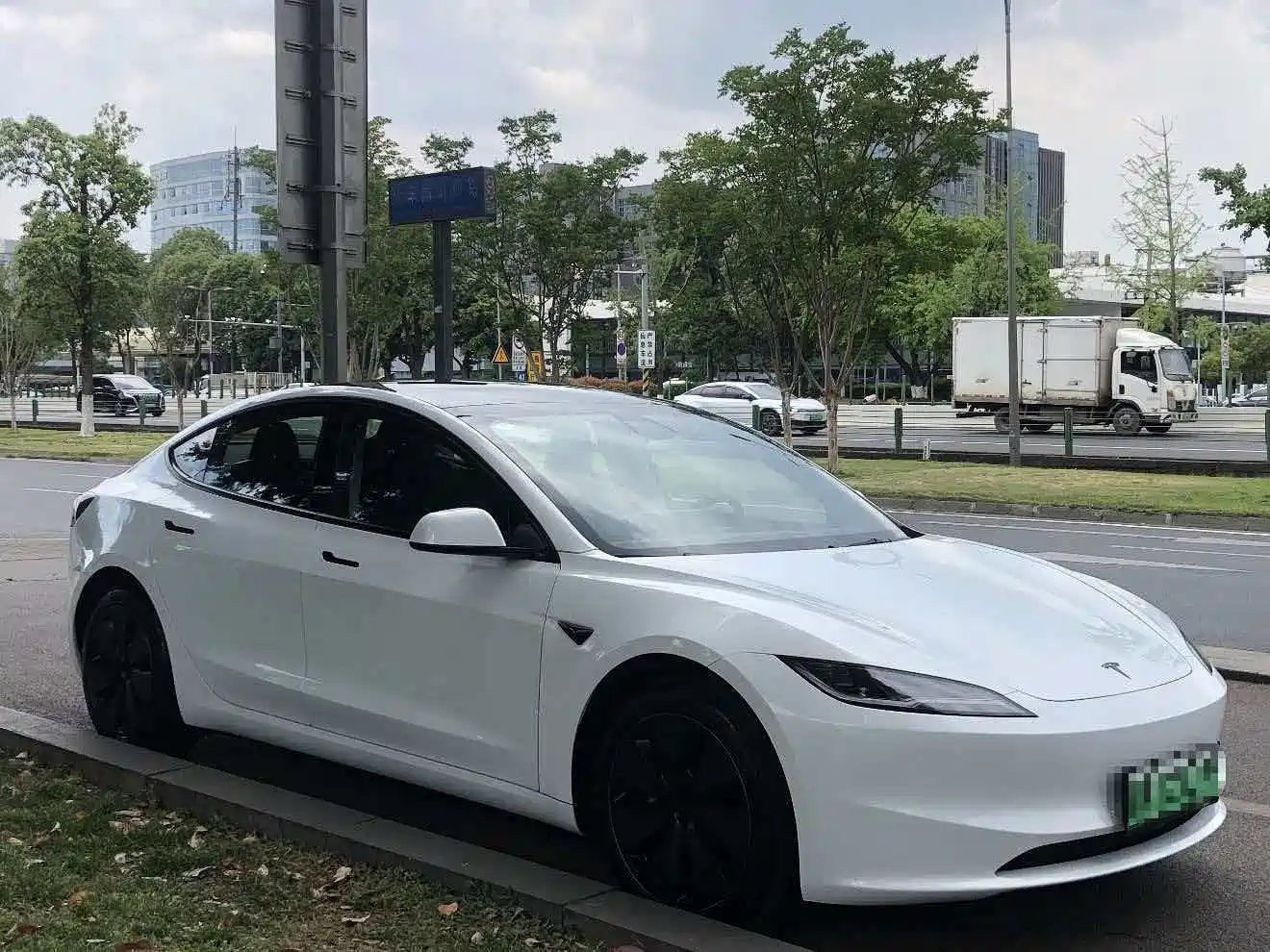 Tesla Model 3 2025 Model Year Facelift Rear-Wheel Drive фото 3