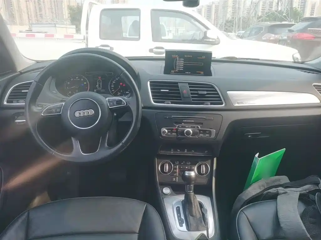 Audi Q3 2016 35 TFSI quattro All-Wheel Drive Fashion Edition фото 10