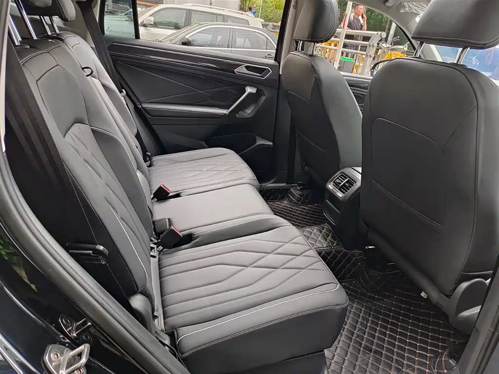 Volkswagen Tiguan L 2024 Outstanding 300TSI Auto 2WD Dragon Soaring Edition фото 11