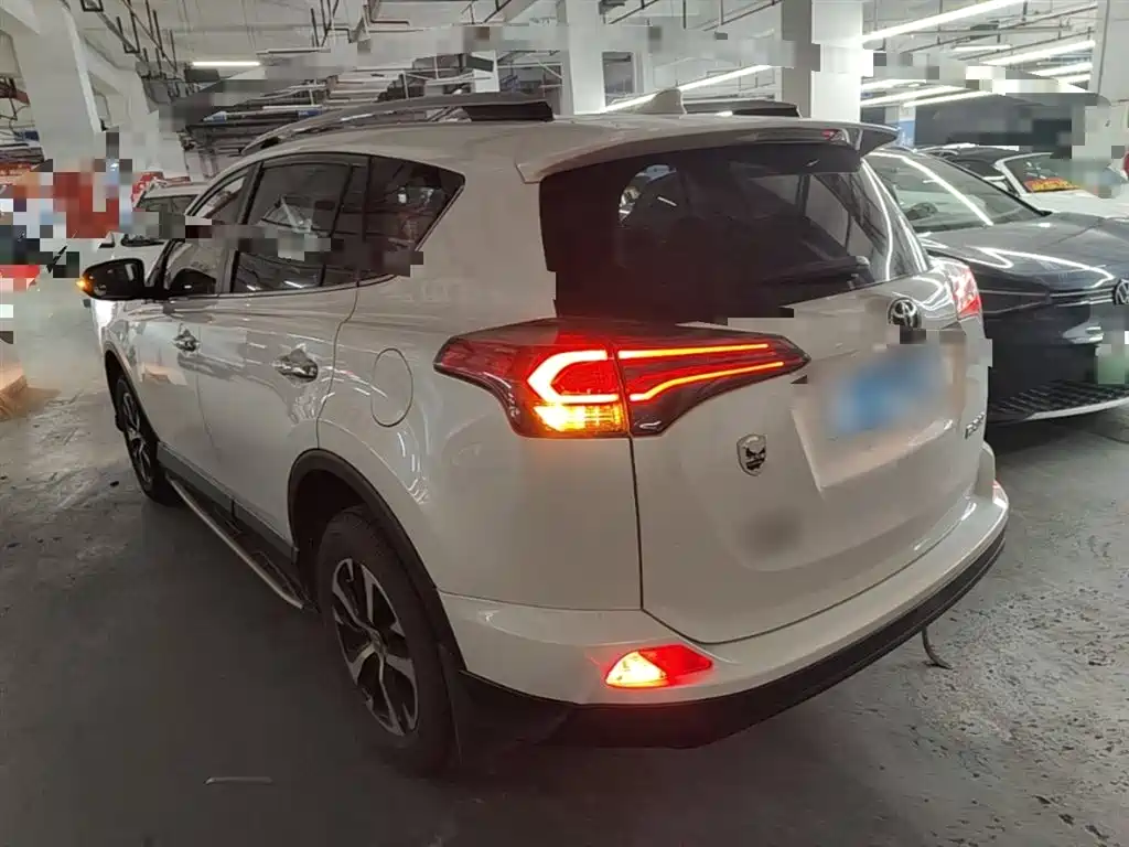 Toyota RAV4 Rongfang 2016 2.0L CVT 2WD Trend (China V) фото 5
