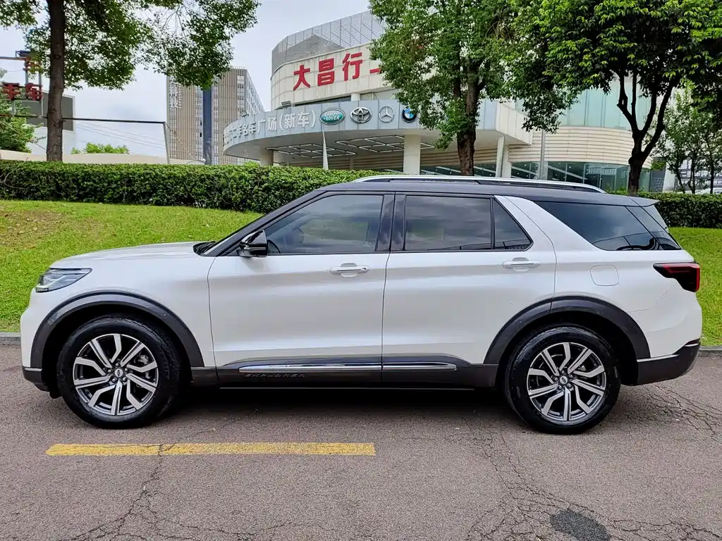 Ford Explorer 2024 2023 EcoBoost 285 AWD Titanium Edition 6-Seater