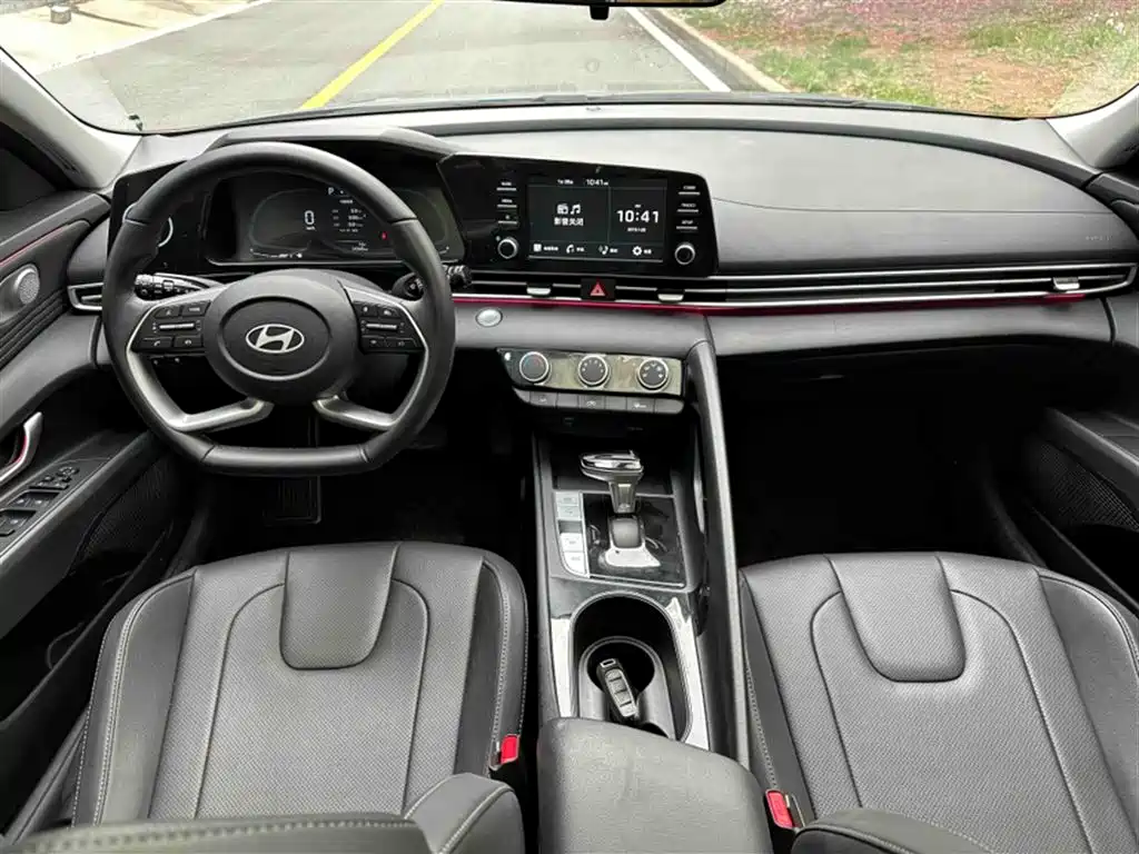 Hyundai Elantra 2023 1.5L CVT GLX Elite Edition фото 13