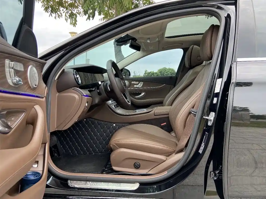 Mercedes-Benz E-Class 2022 E 300 L Fashion фото 4
