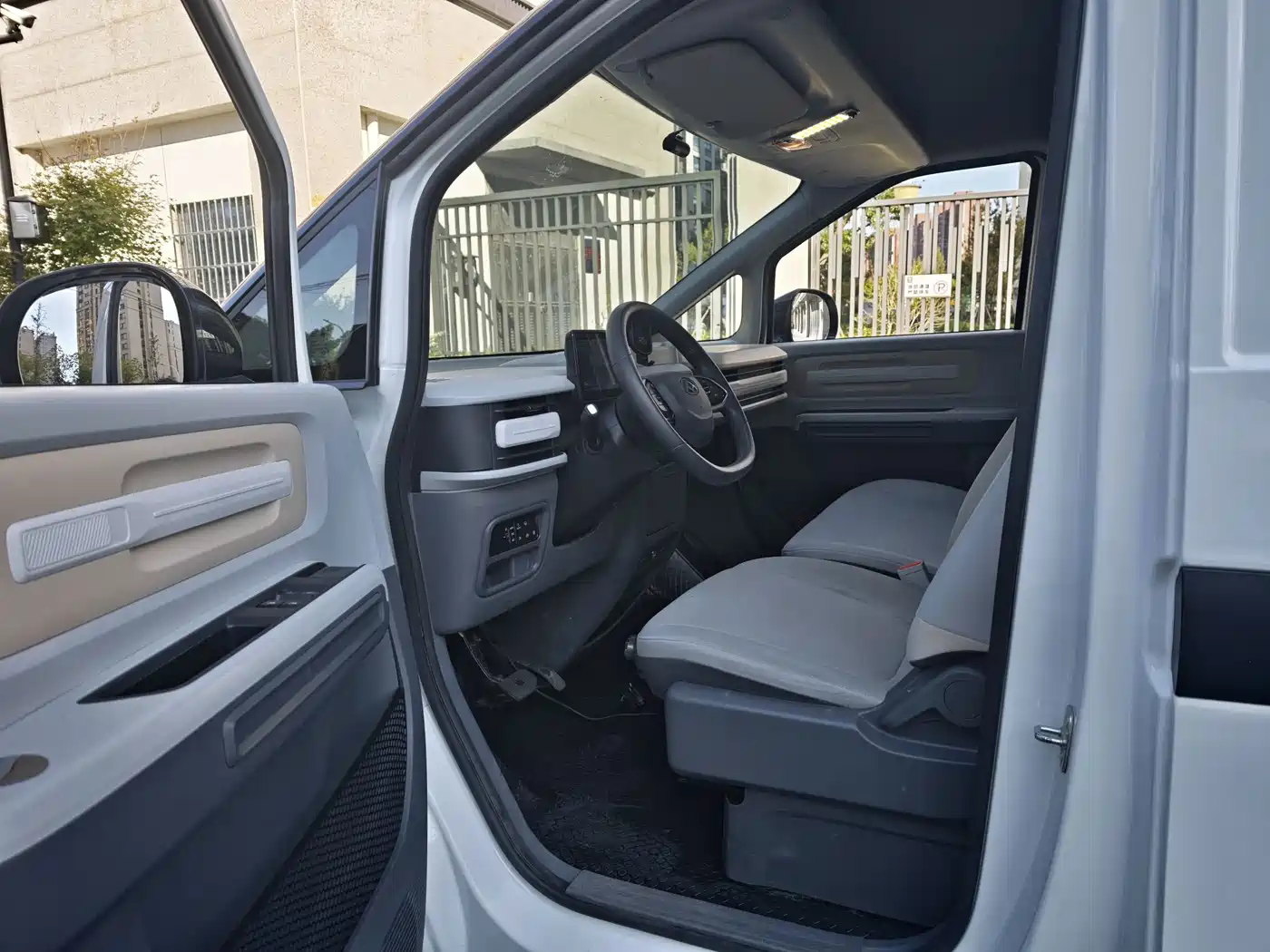 Maxus Dana V1 2025 2023 Model V1 Short Wheelbase High Roof (43kWh)