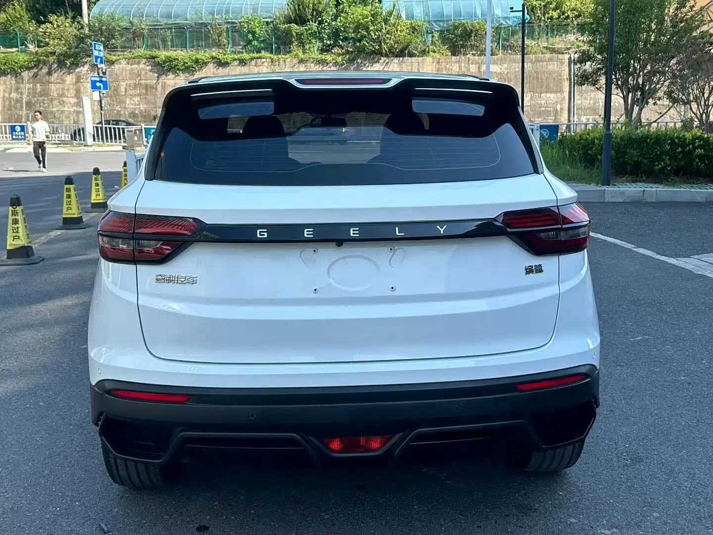 Фото 8 - Geely Coolray