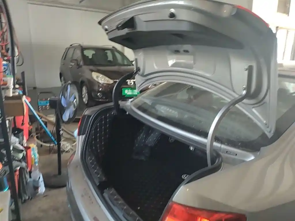 Volkswagen Sagitar 2014 Facelift 1.6L Manual Comfort фото 19