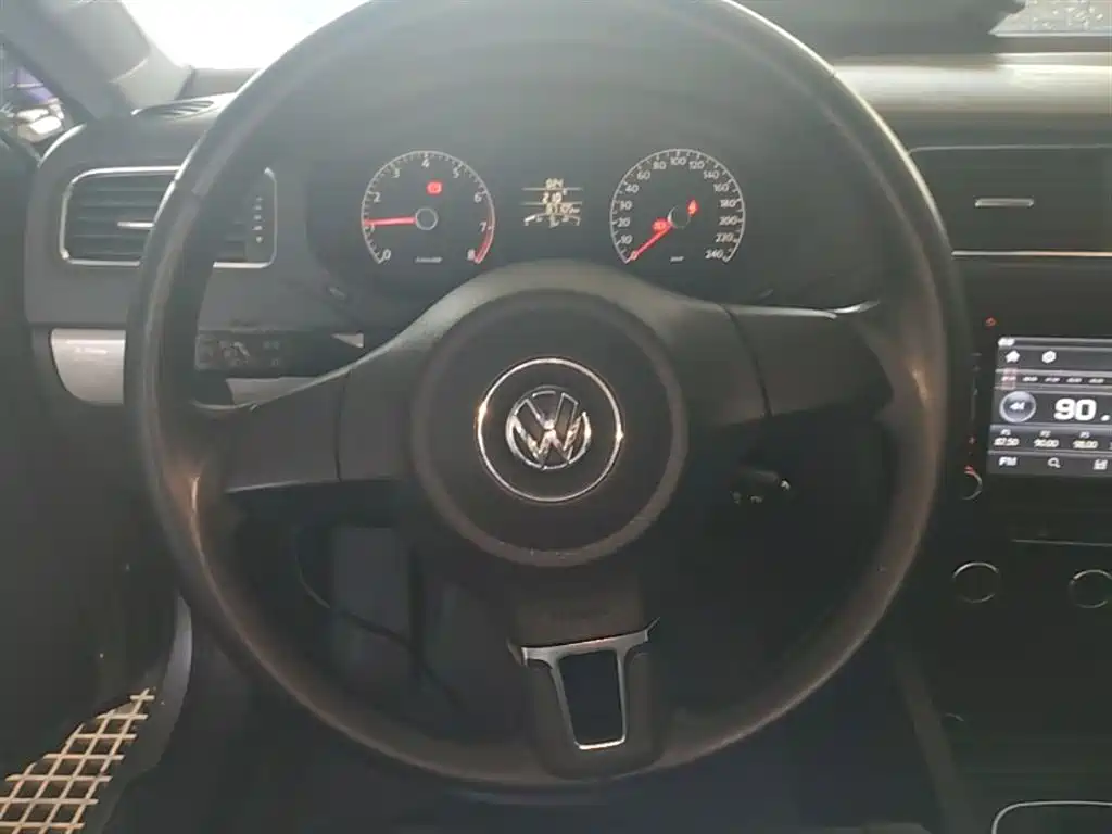 Volkswagen Sagitar 2014 Facelift 1.6L Manual Comfort фото 11