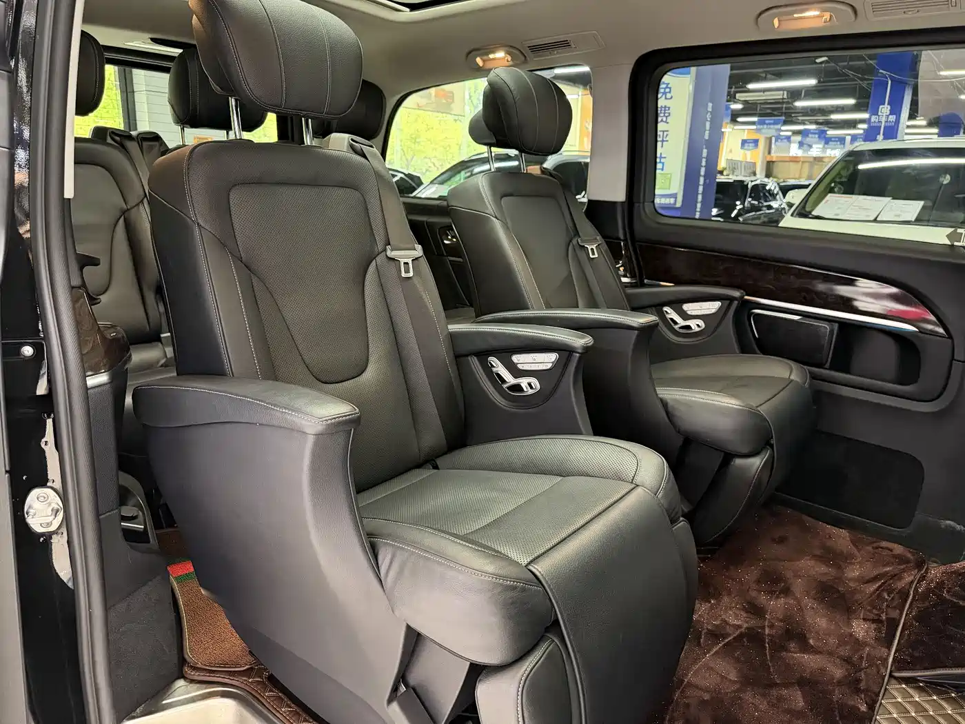 Mercedes-Benz V-Class 2018 V 260 Premium Edition China VI фото 16
