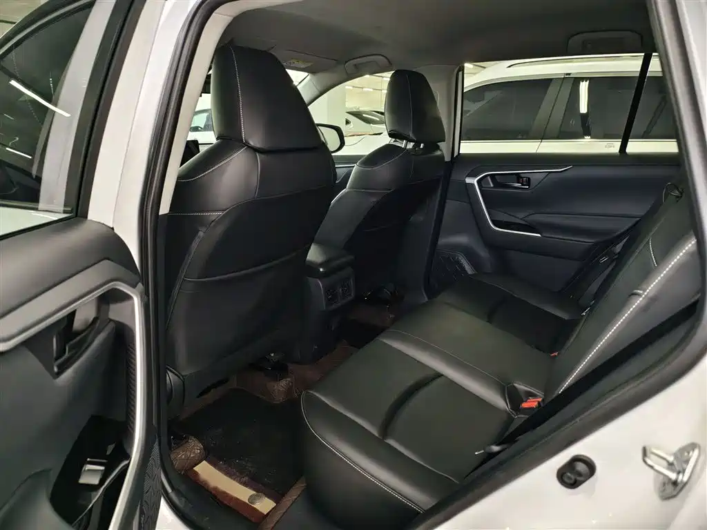 Toyota RAV4 Rongfang 2024 2.0L CVT FWD Urban Edition фото 16
