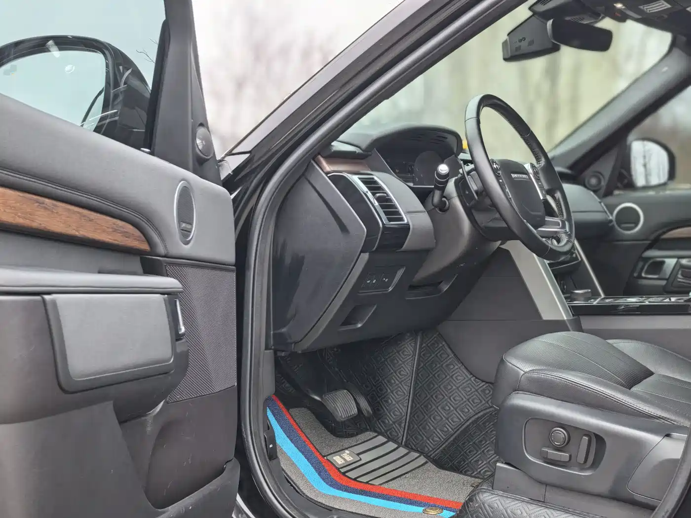 Land Rover Discovery 2017 3.0 SC V6 HSE фото 3