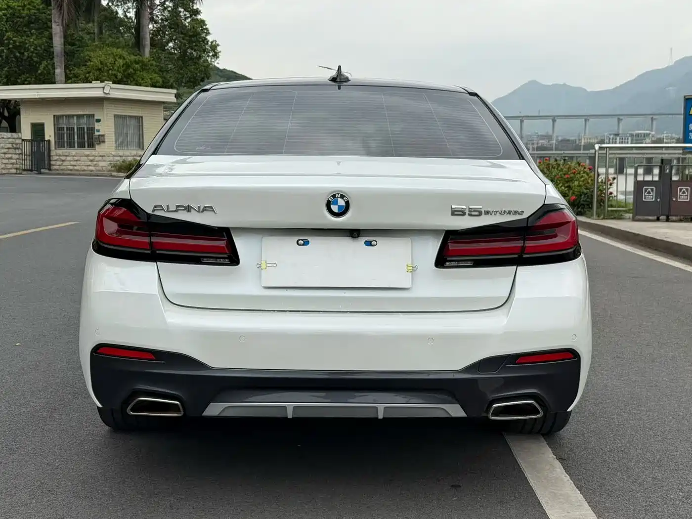 BMW 5 Series 2022 530Li Leading M Sport Package фото 8
