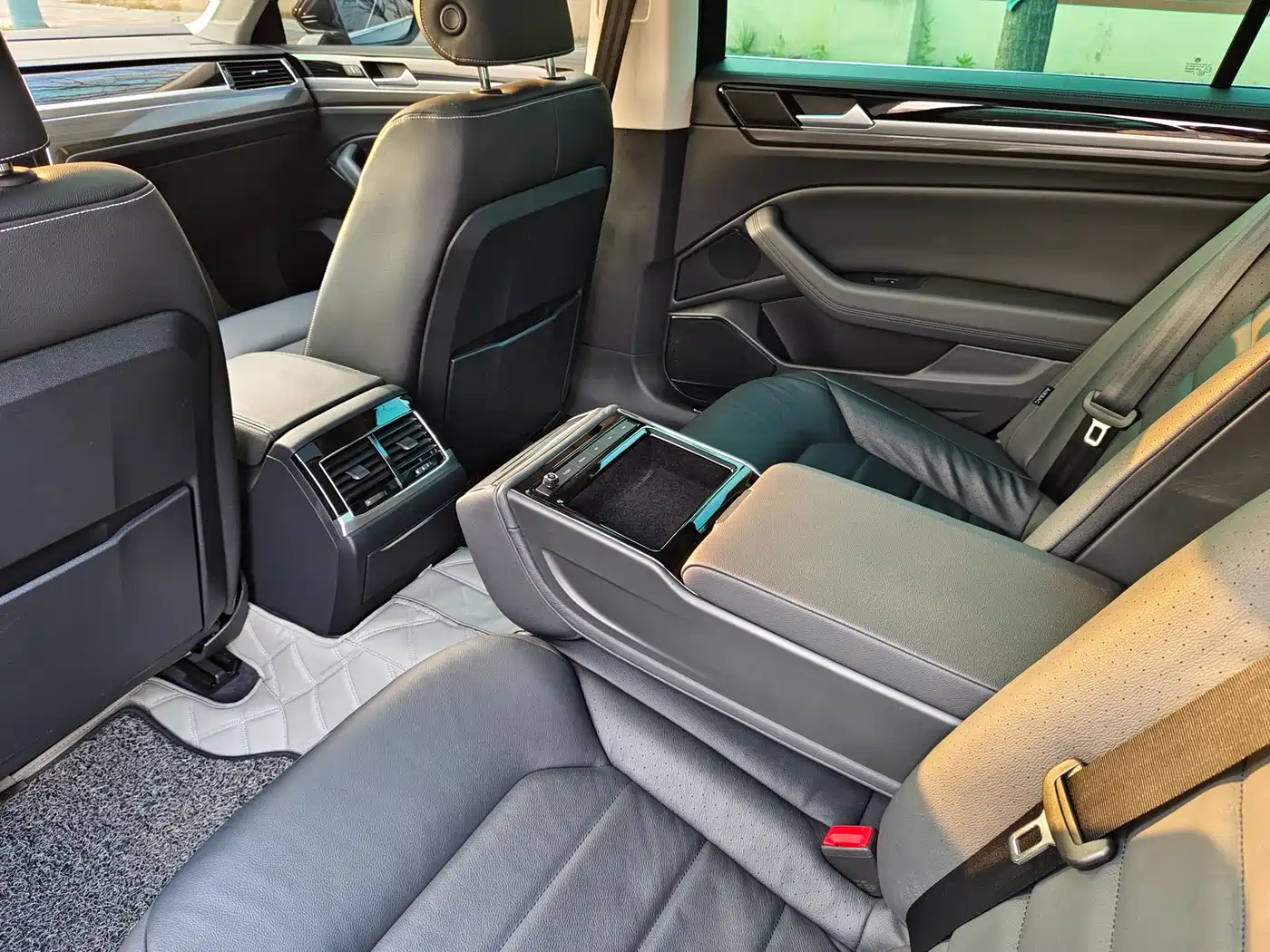 Volkswagen Phideon 2019 380TSI 2WD Business Edition China V фото 28