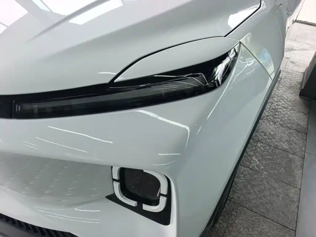 Фото 24 - Geely Geometry E Firefly